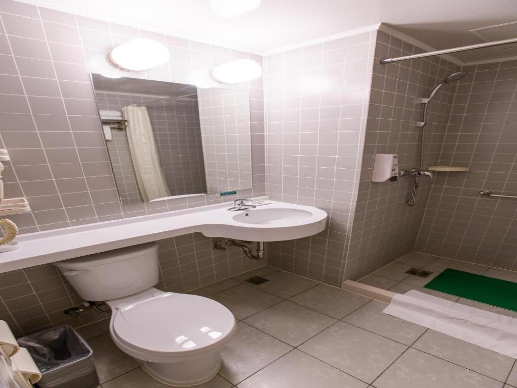 Hotel Jinjiang Caoan Road 2*